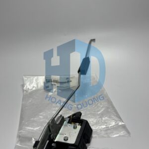 Khóa ngậm cánh cửa trước rh 813204H020-813204H050
